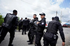 Cảnh sát Ecuador bắt lại 200 tù nhân vượt ngục trong vụ bạo loạn