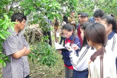 Lưu học sinh Lào tìm hiểu về cuộc sống của các hộ gia đình ở Việt Nam. (Nguồn: Trường Hữu nghị T78)