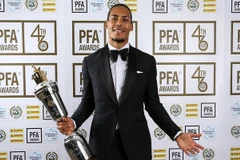 Virgil van Dijk được PFA vinh danh.