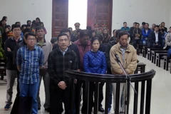 Các bị cáo tại phiên tòa sơ thẩm. (Ảnh: Nguyễn Hoàng/TTXVN)
