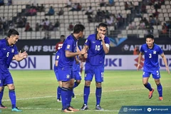 Teerasil Dangda giúp Thái Lan có chiến thắng đầu tay tại AFF Cup 2016.
