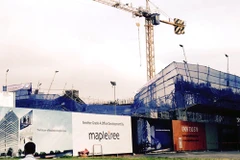 Sập giàn giáo cao ốc văn phòng, một số công nhân bị vùi lấp