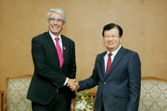 Phó Thủ tướng Trịnh Đình Dũng tiếp Phó Chủ tịch Phát triển quốc tế, Công nghiệp lớn của tập đoàn Air Liquide, Philippe Christodoulou. (Ảnh: Nguyễn Dân/TTXVN)