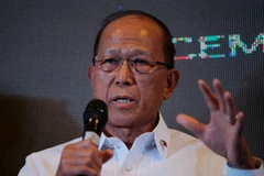 Bộ trưởng Quốc phòng Philippines Delfin Lorenzana. (Nguồn: AP)