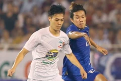 U21 Hoàng Anh Gia Lai (áo trắng) sẽ theo chân U21 Thái Lan vào bán kết? (Ảnh: Quang Nhựt/TTXVN)