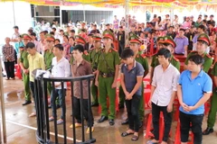 Đối tượng Chướng Quán Dậu trước vành móng ngựa. (Ảnh: Đậu Tất Thành/TTXVN)