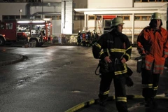 Lực lượng cứu hỏa ở hiện trường vụ cháy. (Nguồn: noticiasaominuto.com)