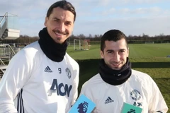 Ibrahimovic và Mkhitaryan nhận giải thưởng tháng 12. (Nguồn: Manutd.com)