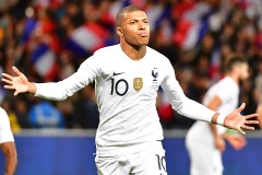Kylian Mbappe đã sắm vai người hùng của tuyển Pháp.