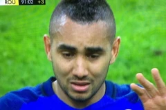 Dimitri Payet khóc khi rời sân. (Nguồn: prosport.ro)
