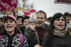 Tại thủ đô Bucharest có tới 2.000 người đã tham gia diễu hành. (Nguồn: AFP)