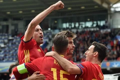 Tây Ban Nha nhọc nhằn giành chiến thắng ở ngày ra quân. (Nguồn: EPA)