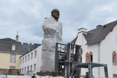 Bức tượng đồng nặng 3 tấn, cao 5,5m, tạc hình Karl Marx. (Nguồn: AFP/Getty Images)