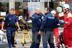 Cảnh sát tuần điều tra tại hiện trường vụ tấn công ở Turku ngày 18/8. (Nguồn: AFP/TTXVN)