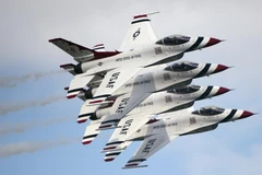 Máy bay chiến đấu F-16 Thunderbirds của Mỹ. (Ảnh: AFP/ TTXVN)