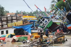Cảnh tàn phá của sóng thần tại Pandeglang, tỉnh Banten, Indonesia ngày 23/12. (Ảnh: THX/TTXVN)
