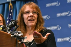 Mavis Wanczyk, 53 tuổi, với dãy số may mắn 6-7-16-23-26 và con số Powerball là 4. (Nguồn: NY Daily News)