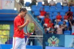 Thắng kịch tính tay vợt Thái Lan, Linh Giang vào bán kết môn Quần vợt