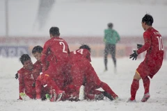 Các cầu thủ U23 Việt Nam ăn mừng bàn thắng của Quang Hải ở trận chung kết.