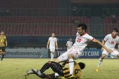 Nabil Hakim Bokhari vào bóng rợn người khiến đối thủ gãy chân.