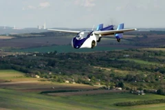 Ôtô bay mang tên Aeromobil đã được đưa vào thử nghiệm. (Nguồn: businessinsider)