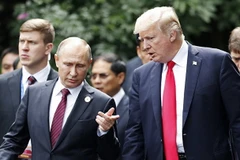 Tổng thống Mỹ Donald Trump và Tổng thống Nga Vladimir Putin tại Diễn đàn APEC 2017 ở Việt Nam. (Nguồn: AP)