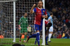 Michael Lang đánh bại thủ thành của Manchester City. (Nguồn: Getty Images)