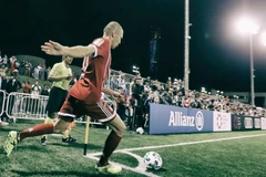 Robben đã tạo cơ hội cho đồng đội ghi bàn từ tình huống đá phạt. (Nguồn: Dennis Brosda)