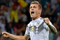 Kroos ăn mừng siêu phẩm vào lưới Thụy Điển. (Nguồn: Dfb)