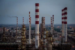 Iran đáp trả Mỹ về quy chế miễn trừ mua dầu mỏ. (Nguồn: Yahoo Finance)