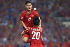 Quang Hả và Văn Đức được ESPN bình chọn trong đội hình tiêu biểu AFF Cup 2018. (Ảnh: Trọng Đạt/TTXVN)