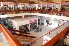 Chợ Bình Tây với thiết kế lối đi lên-xuống hài hòa, thông thoáng cùng hệ thống chữa cháy tự động. (Ảnh: Thanh Vũ/TTXVN)