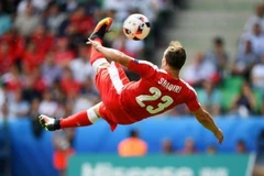 Siêu phẩm của Xherdan Shaqiri không thể che hết nhàm chán sau ba trận đầu vòng 1/8. (Nguồn: Getty Images)