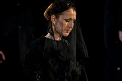 Celine Dion buồn bã tại đám tang chồng. (Nguồn EPA)