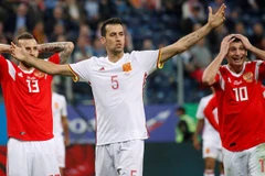 Nga (áo đỏ) khó làm nên bất ngờ trước Tây Ban Nha. (Nguồn: Marca)