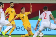 Australia (áo vàng) đá bay Syria khỏi Asian Cup 2019. (Nguồn: AFC)