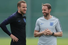 HLV Southgate và Harry Kane trên sân tập. (Nguồn: Getty Images)