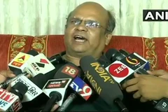 Rameshchandra Fefar giải thích lý do đi làm chỉ 16 lần trong 8 tháng. (Nguồn: odditycentral)