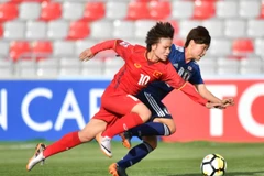 Tuyển Việt Nam (áo đỏ) trong trận gặp Nhật Bản. (Nguồn: AFC)