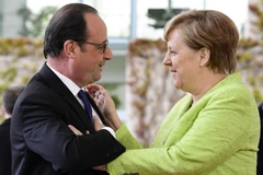 Tổng thống Pháp Francois Hollande gặp bà Merkel. (Nguồn: AFP)