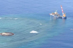 Một chiếc tàu gần đảo Okinotorishima. (Nguồn: AP)
