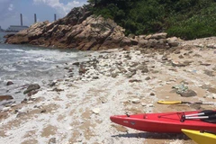 Một trong số các bãi biển phải đóng cửa. (Nguồn: hongkongfp.com)