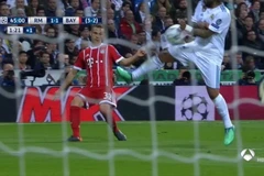 Marcelo để bóng chạm tay trong vòng cấm sau đường tạt bóng của Kimmich. (Nguồn: as.com)