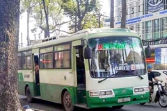 ​Tài xế xe buýt dùng dao đâm liên tiếp người đi đường sau va chạm