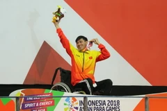 Võ Thanh Tùng trên bục nhận huy chương. (Ảnh: Hải Ngọc/Vietnam+)