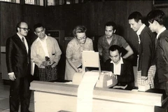 Máy tính trung ương có tên ICL 1902S do Công ty Trách nhiệm hữu hạn Máy tính Quốc tế sản xuất.