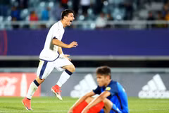 U20 Italy (áo trắng) đánh bại U20 Pháp để giành vé vào tứ kết. (Nguồn: Getty Images)