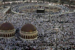 Các tín đồ Hồi giáo cầu nguyện tại Thánh địa Mecca. (Nguồn: AP)