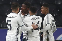 Poga giúp Manchester United vào chung kết. (Nguồn: Daily Mail)