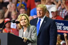 Tổng thống Trump có mặt ở một buổi vận động tranh cử của Thượng nghị sỹ Cindy Hyde-Smith. (Nguồn: AFp/Getty Images)